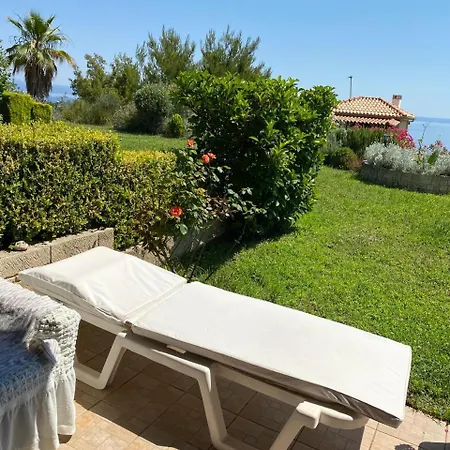 בית נופש Ira's House אפיטוס