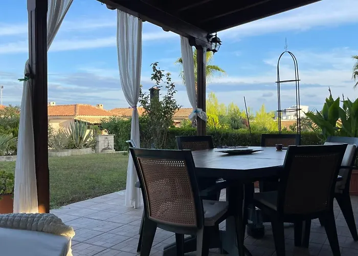 Ira's House Case de vacanță